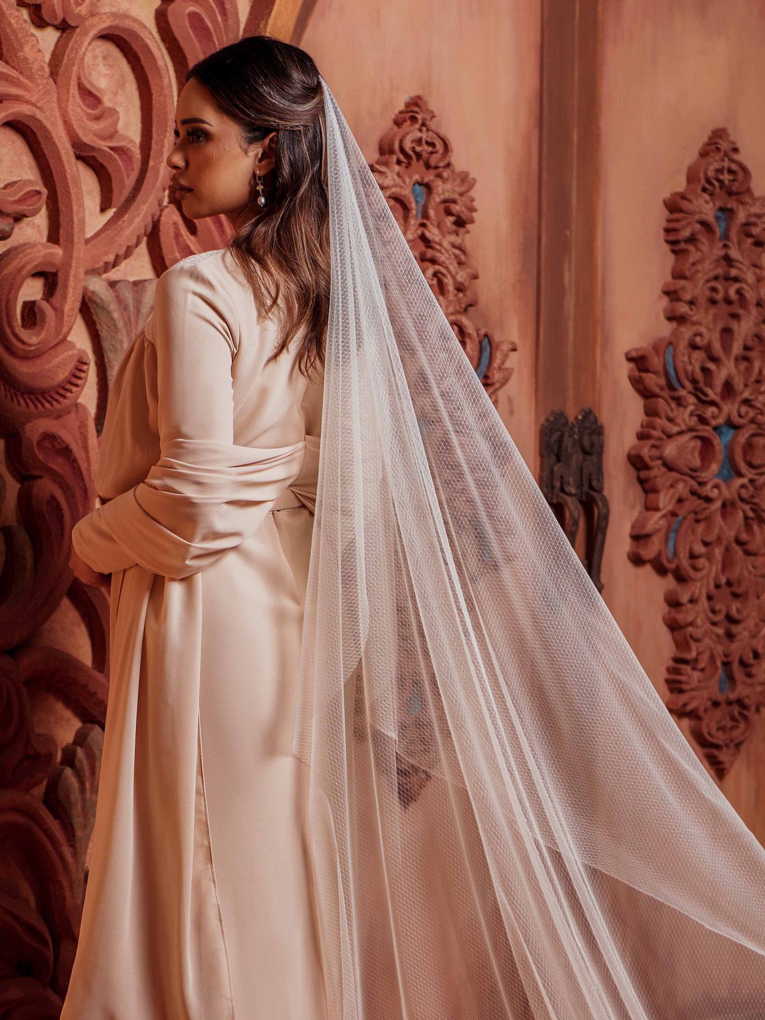 VEIL IN NUDE